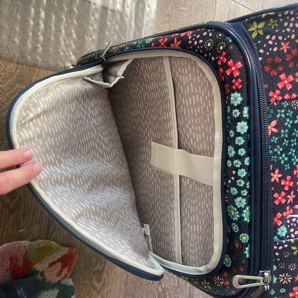 Sakroots Rolling/Carryon 21 in luggage with Telescoping handle - Picture 6 of 6